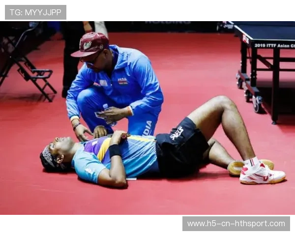 MMA旋转后拳精准命中，对手瞬间倒地