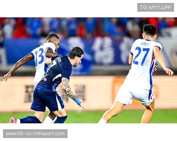 上海申花的边路渗透一次次拉扯对方防线